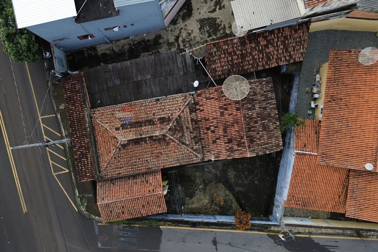CASA DE ESQUINA À VENDA NO CENTRO DE ARAXÁ/MG  RUA UBERABA - Foto 3