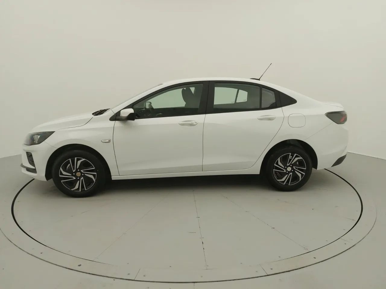 Chevrolet Onix Activ 1.4 8V Flex Aut. 4P, foto 2 de 18