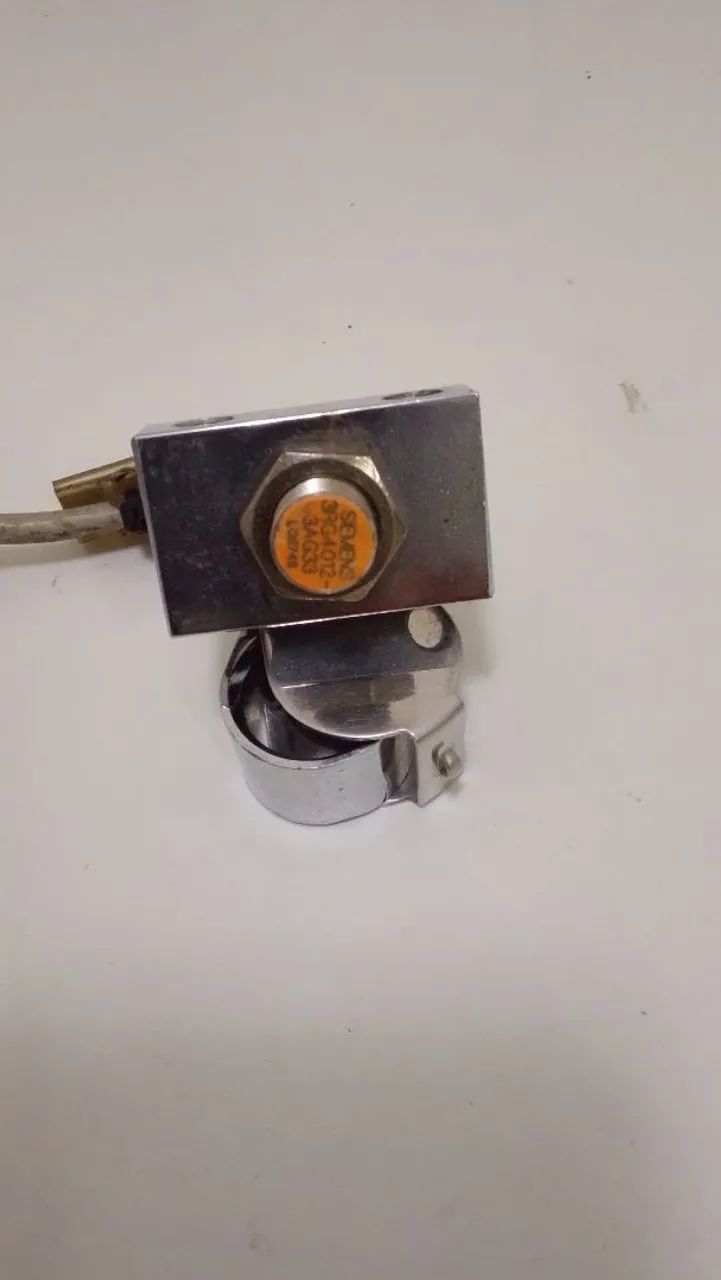 SENSOR INDUTIVO MARCA SIEMENS-3RG4012-3AG33-24VDC - Foto 2