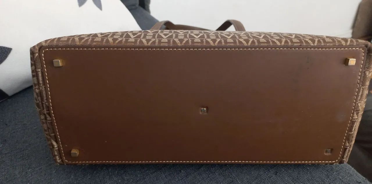 Bolsa Victor Hugo marrom - Foto 4