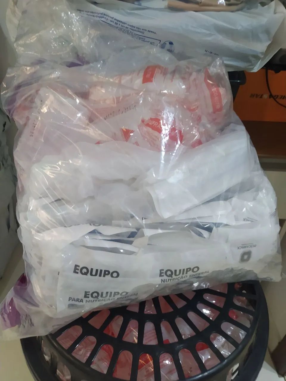 90 frascos 200 ml, 90 equipos bico escalonado, 100 seringas 20 ml