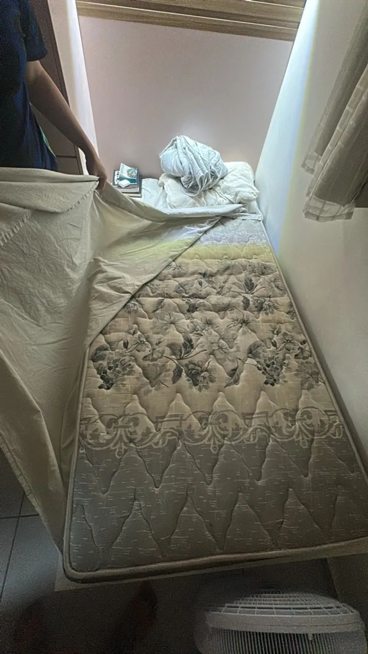 CAMA DE CASAL + COLCHÃO DE SOLTEIRO - Foto 2