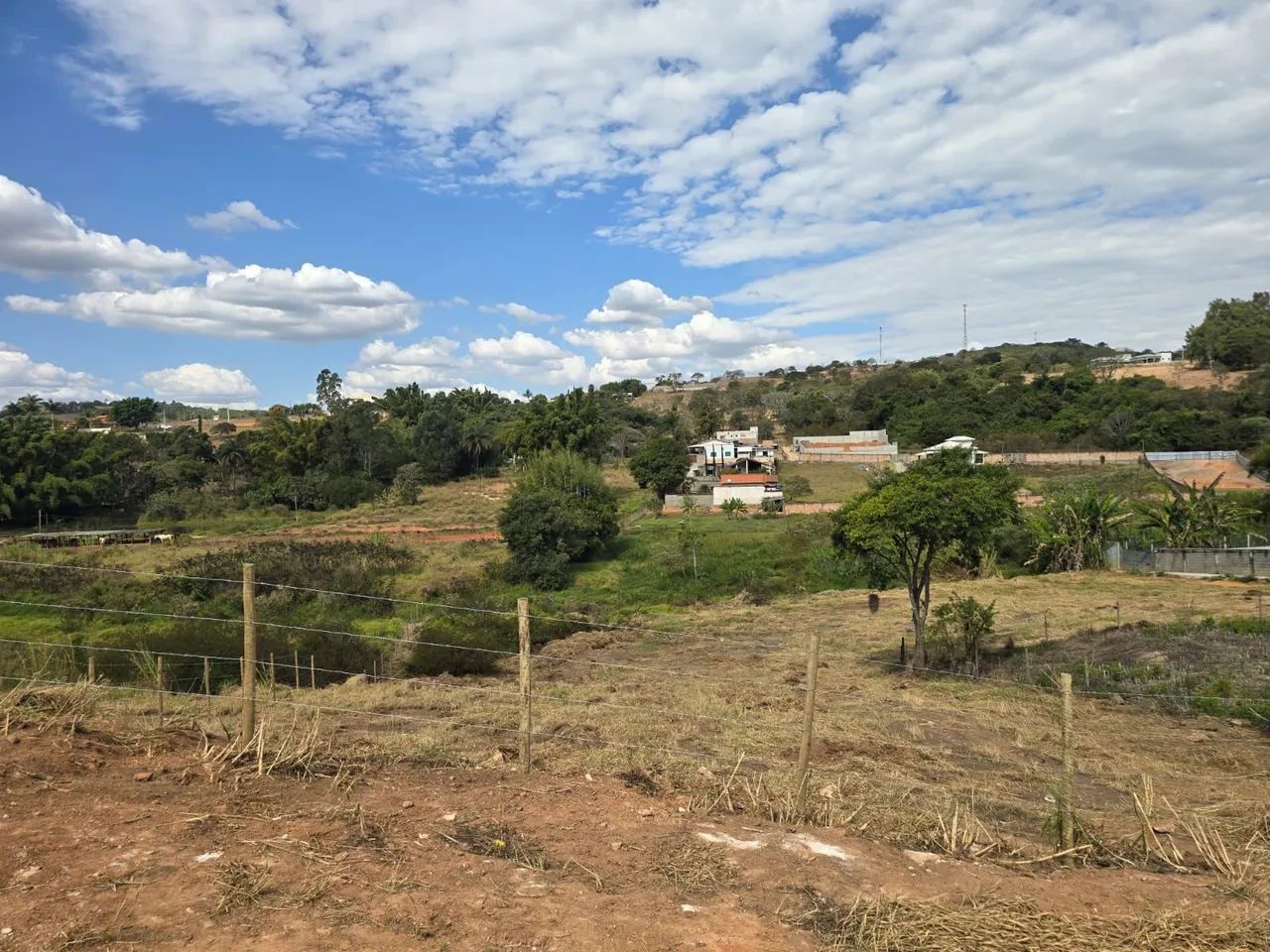 ÁREA DE 2.500 m² DENTRO DA CIDADE/CARMÓPOLIS DE MINAS - Foto 3