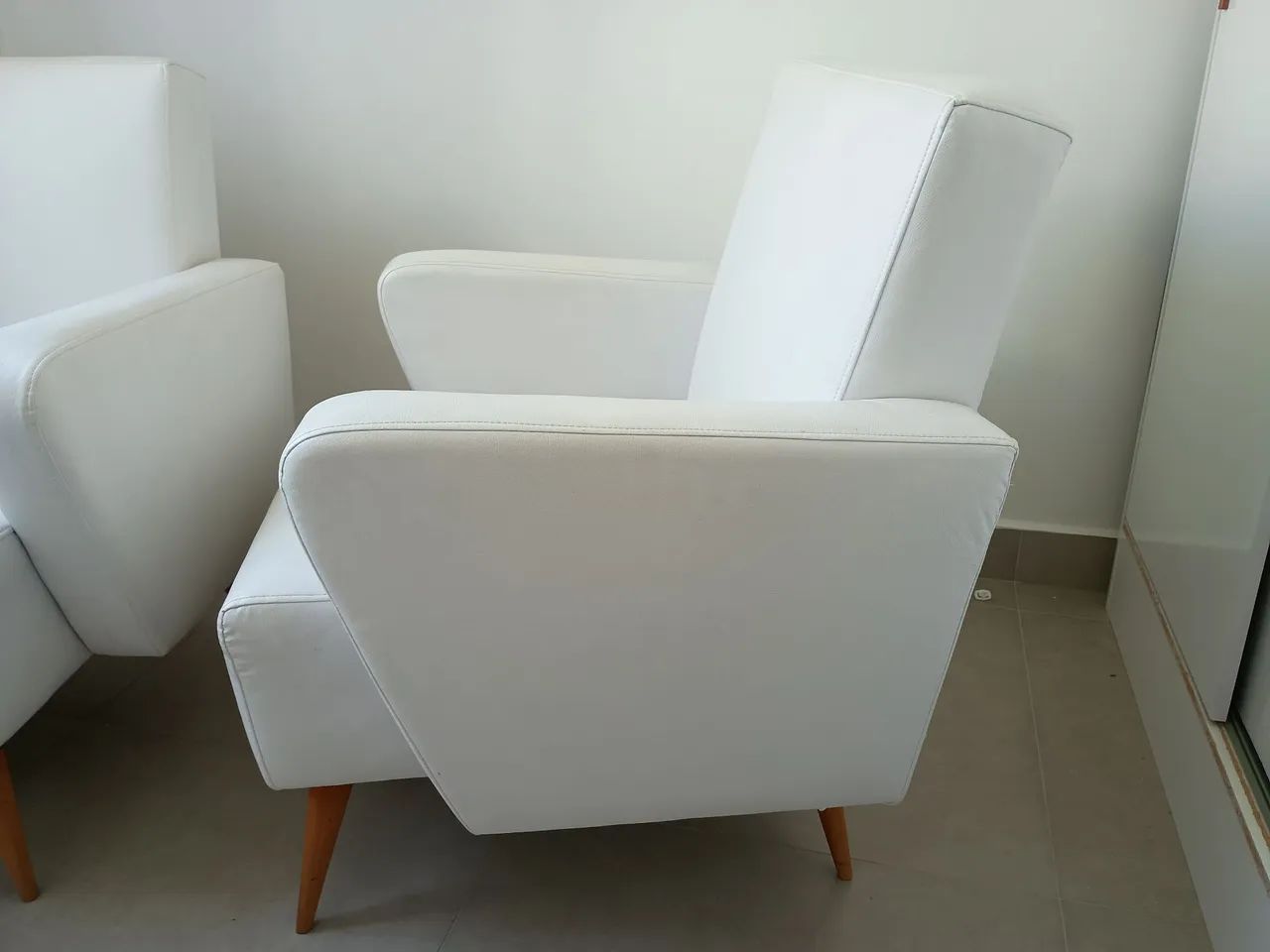 Poltrona vintage couro branco65578359721089124