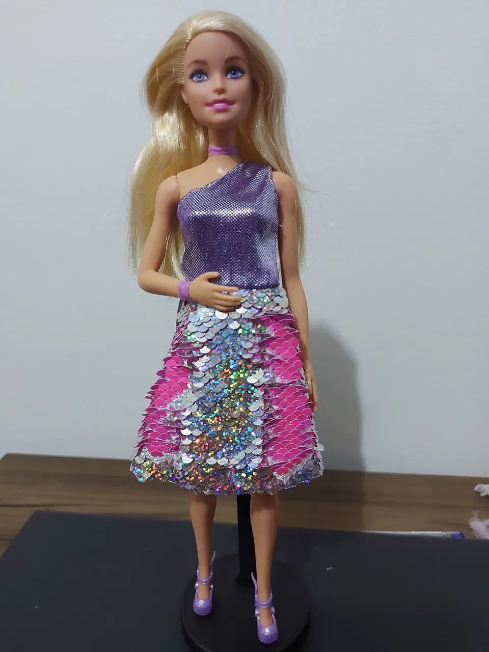 Barbie com vestido de gliter  - Foto 3