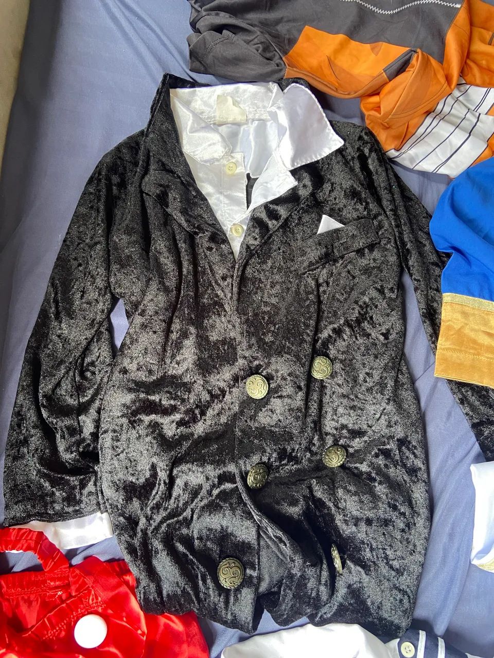 Vendo fantasias mais de 100 peças 