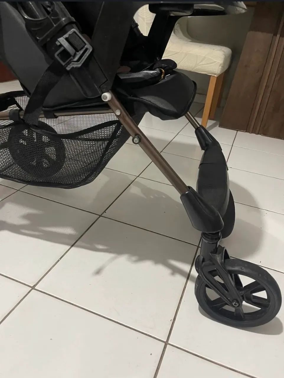 Vendo carrinho de bebê seminovo - Foto 2