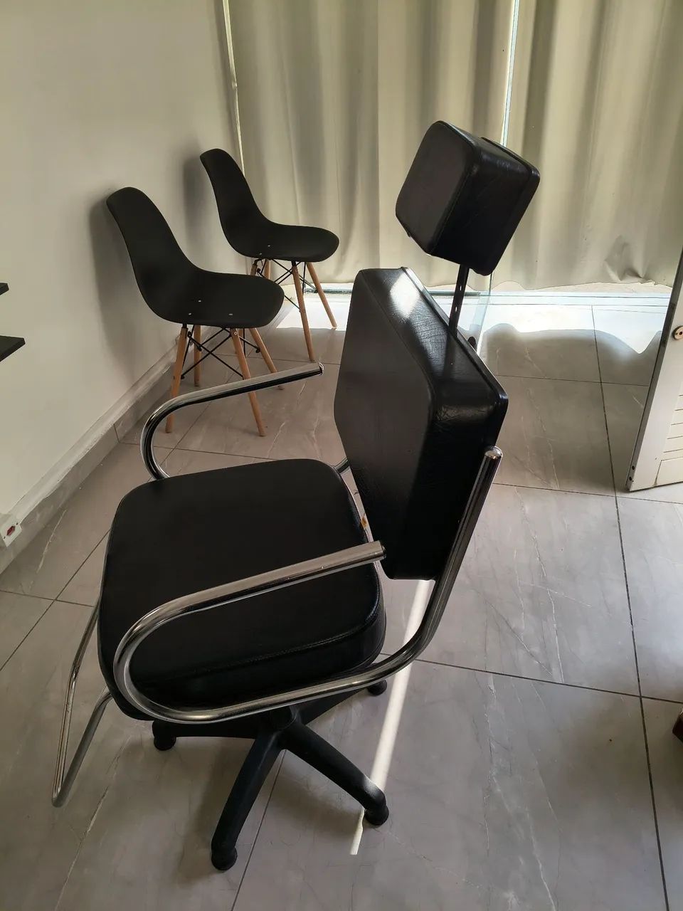 Cadeira profissional salão/barbearia  - Foto 2
