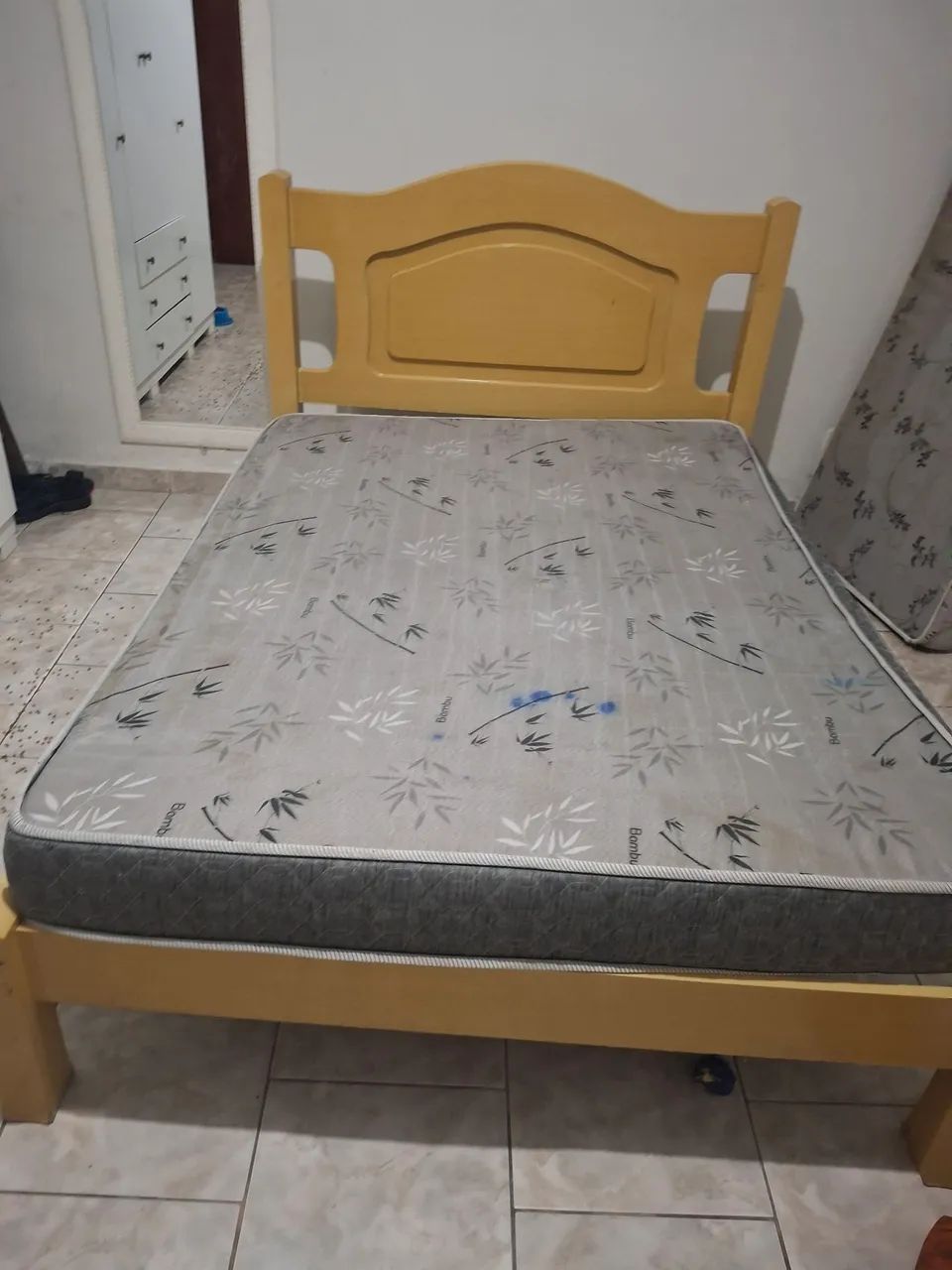 Cama e colchão por 90