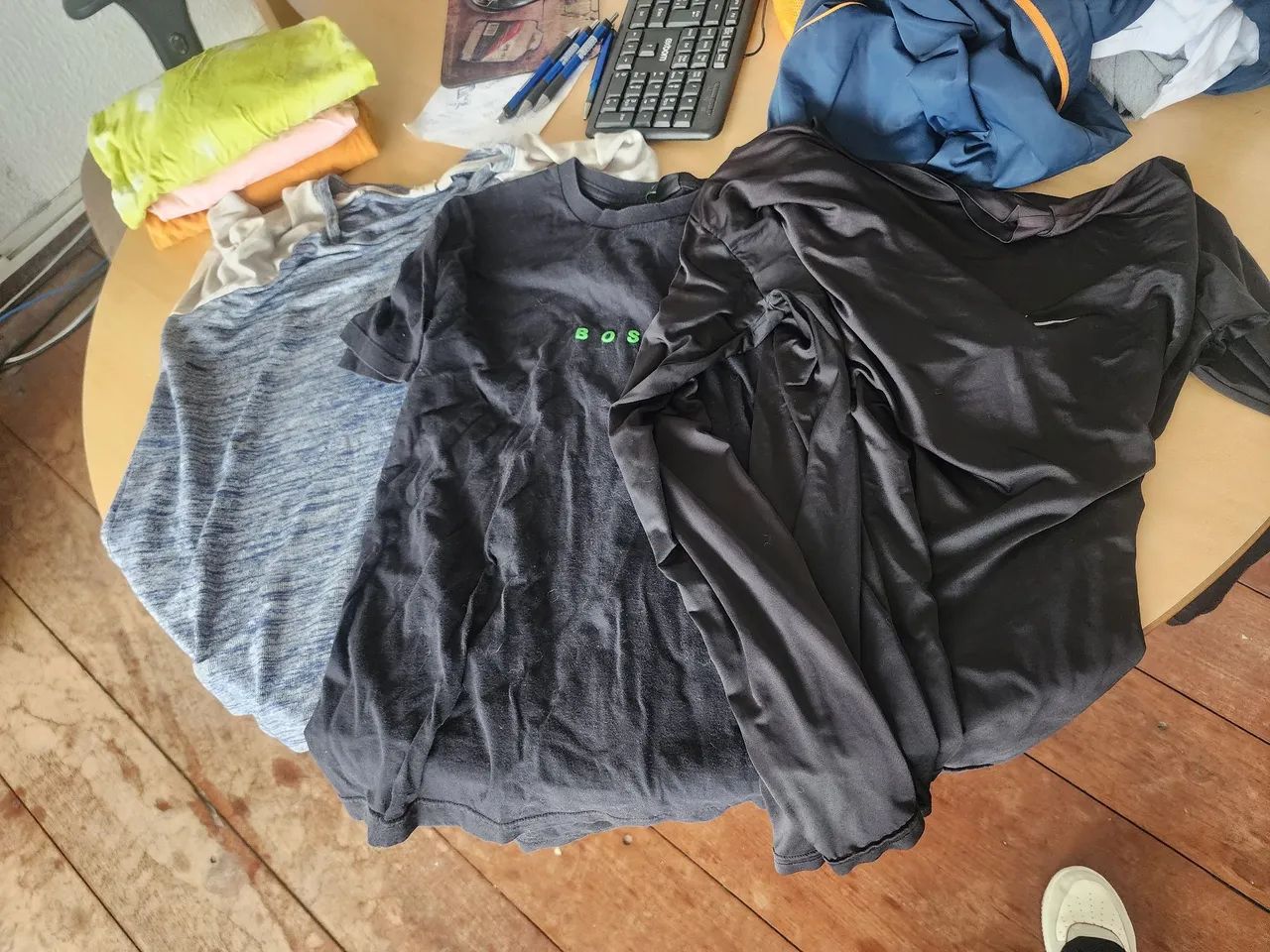 Lote com 16 camisetas - Foto 2