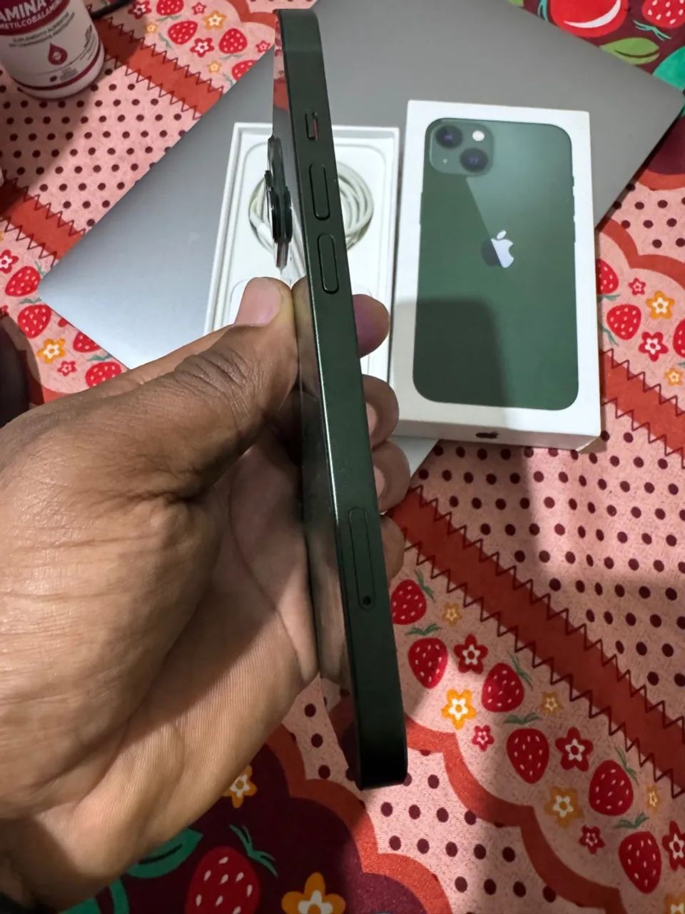 iPhone 13 128gb com caixa vende-se ou troca  - Foto 5