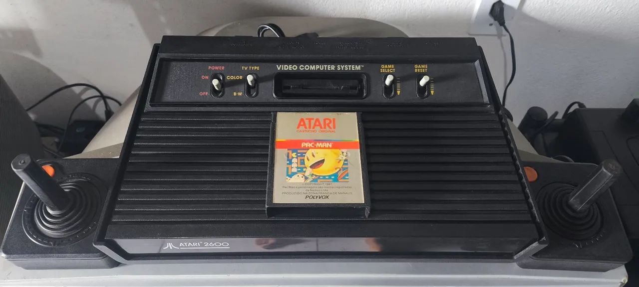 Atari 2600 Polyvox + Pac-Man + 2 Controle e Mod AV