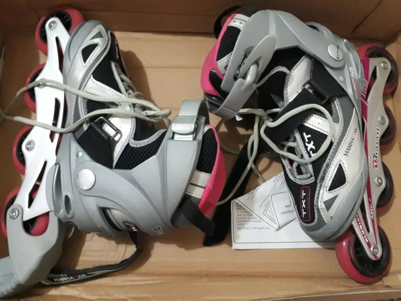 Patins  Traxart manhattan feminino n35\36, abec 7, base de alumínio cor cinza e rosa