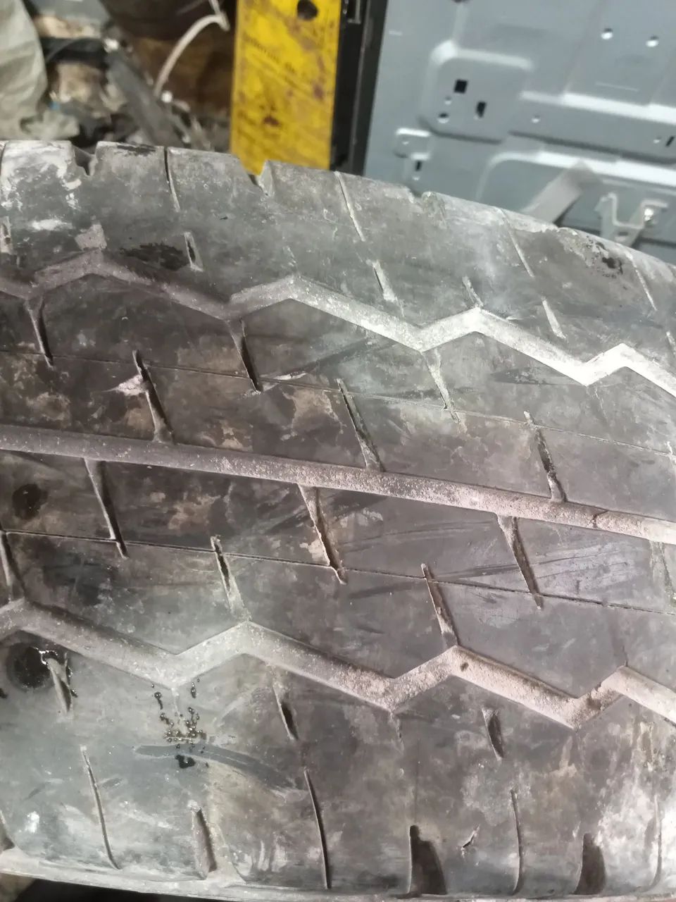 PNEU PARA VAN MEDIDA 195 / 70 R 15c DUNLOP - Foto 2