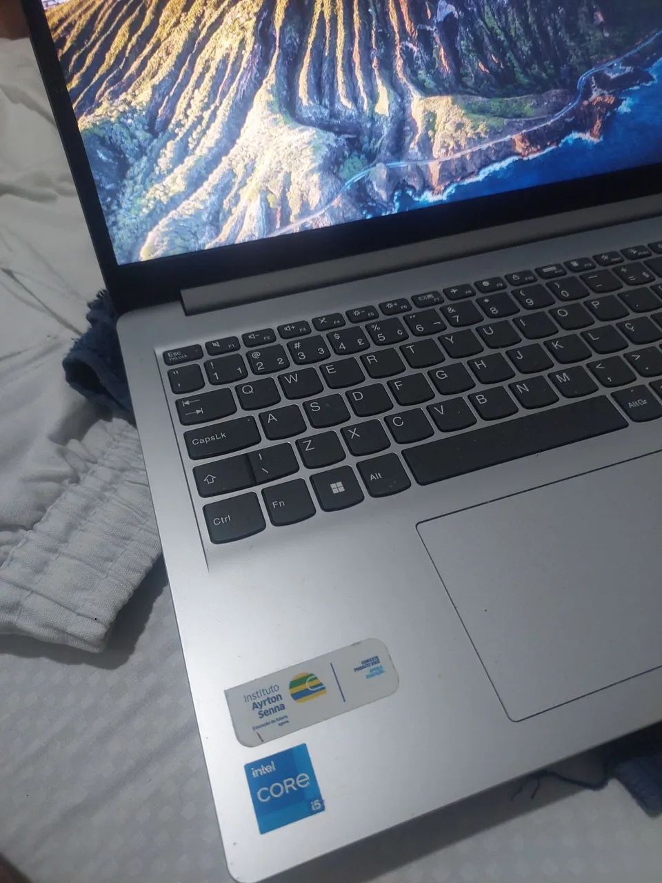Notebook Lenovo muito novo