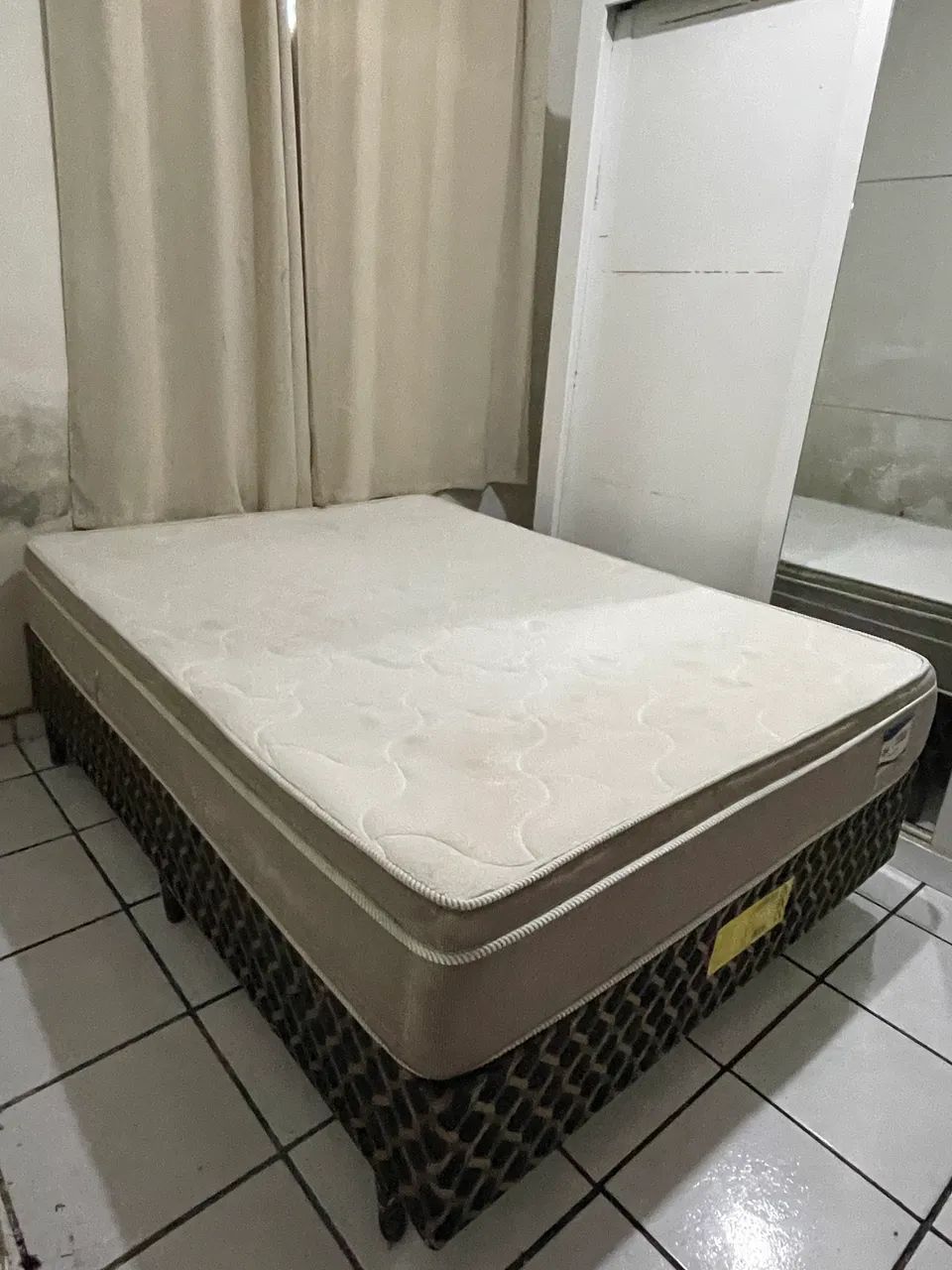 Quarto de casal com base, colchão painel de TV e escrivaninha  - Foto 4