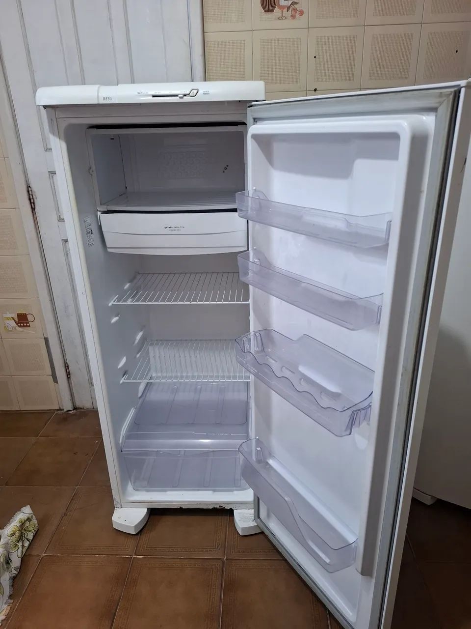 Refrigerador 240 L - Electrolux  - Foto 2