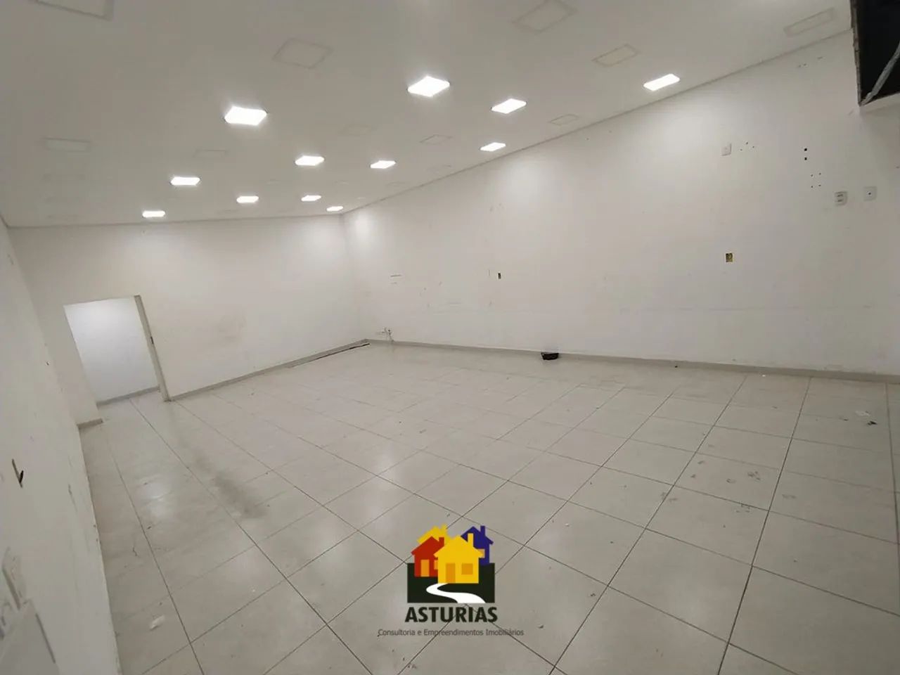 EXCELENTE SALÃO COMERCIAL PARA LOCAÇÃO - VILA JACUÍ - Foto 3