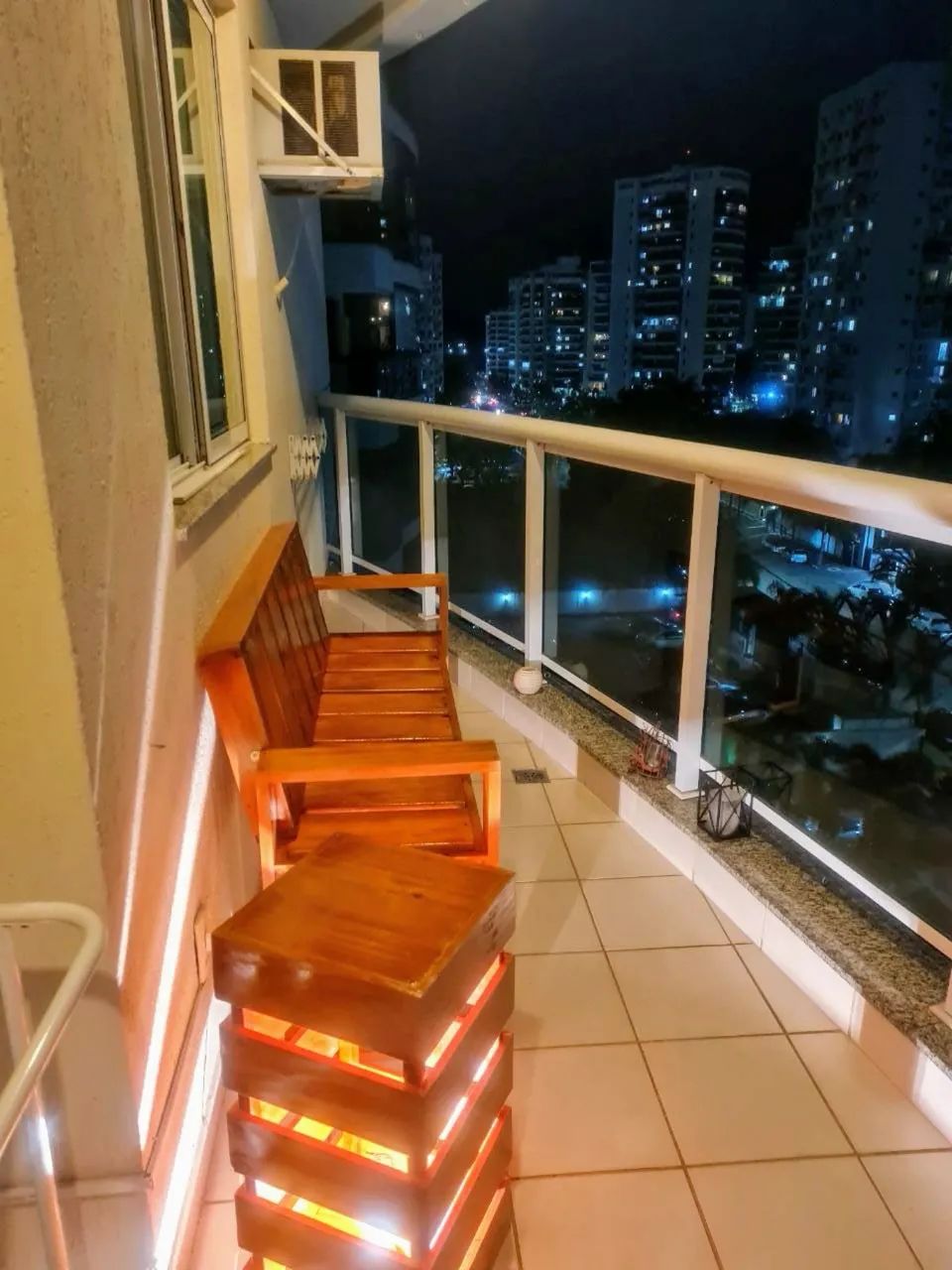 Conjunto Banco + Mesa/Luminária em Madeira Maciça - Foto 3
