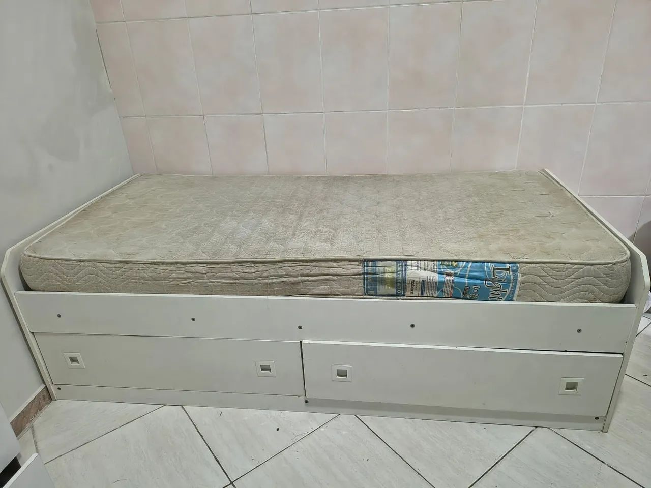 VENDO CAMA DE SOLTEIRO COM COLCHÃO 