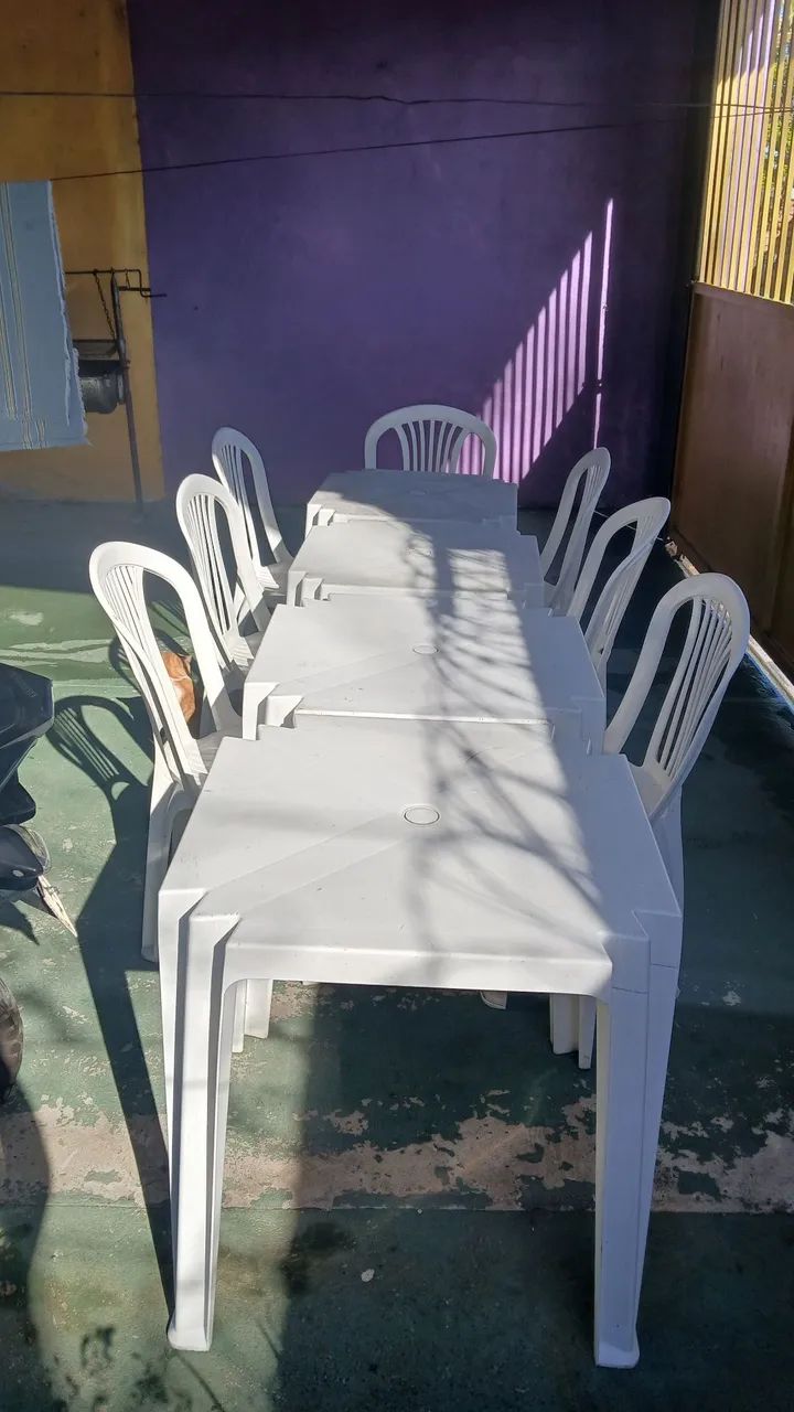 Mesas e cadeiras