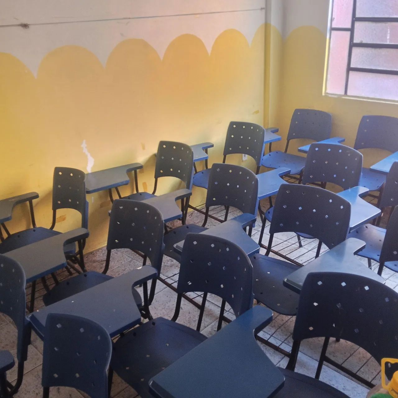 ?Cadeiras Escolares com Prancheta - A partir de R$ 50,00<br> - Foto 4