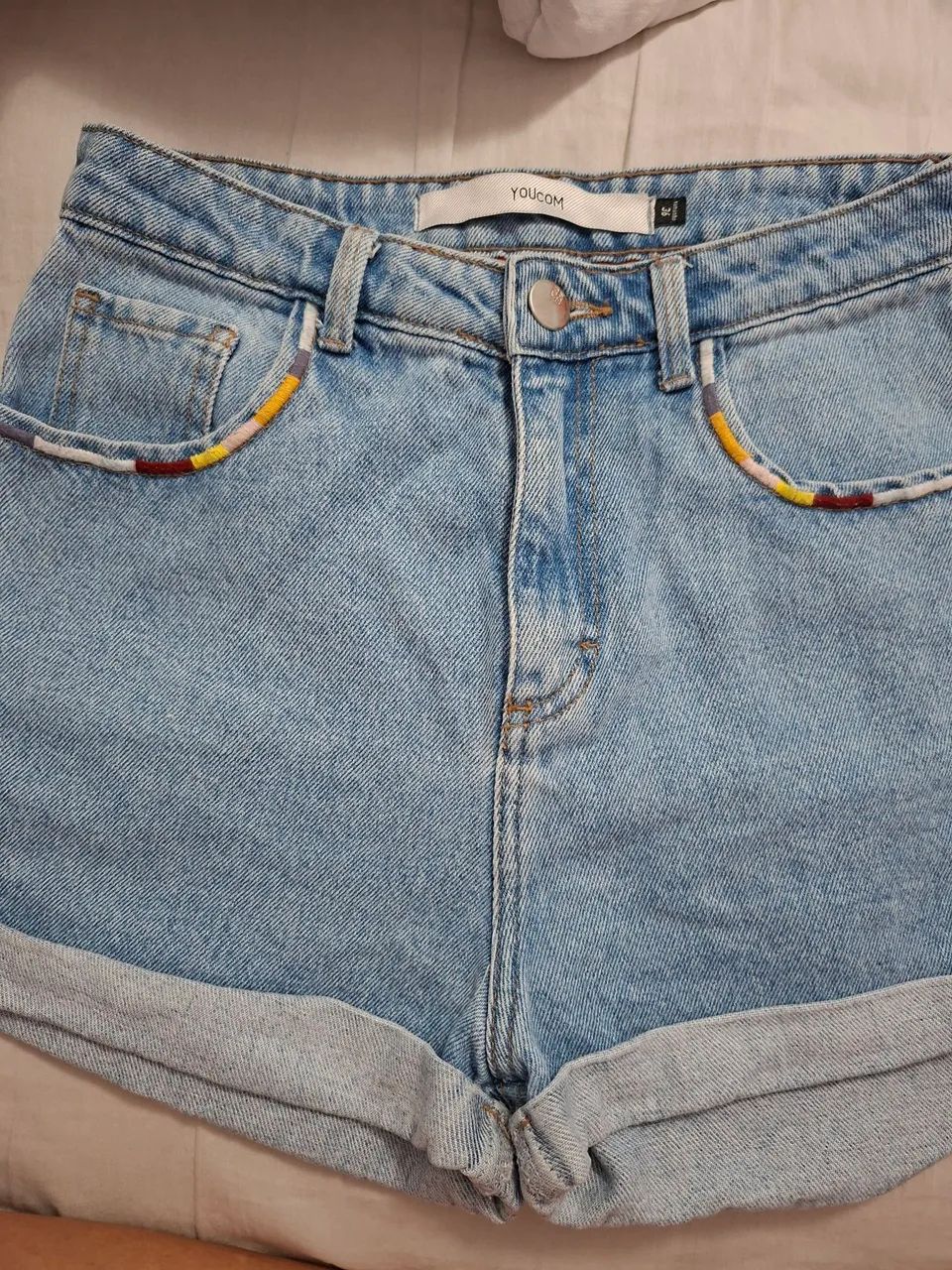 Short jeans com bordado YOUCOM