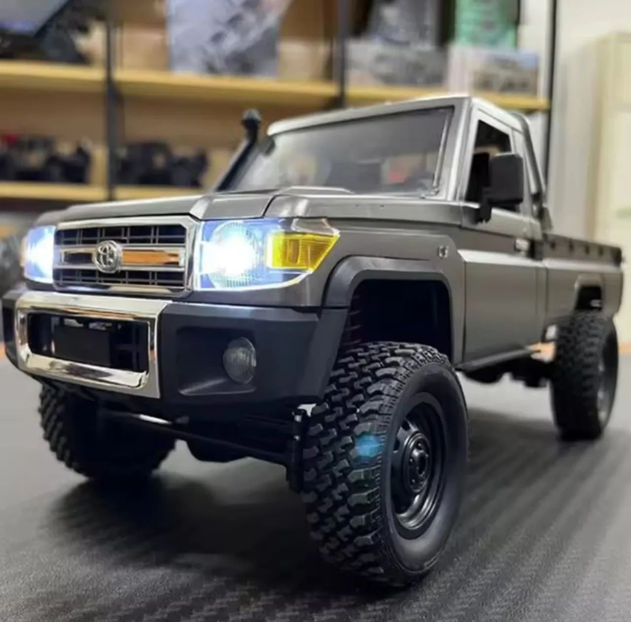 Automodelo rc crawler MN82 PRO prata leds completo  - Foto 4