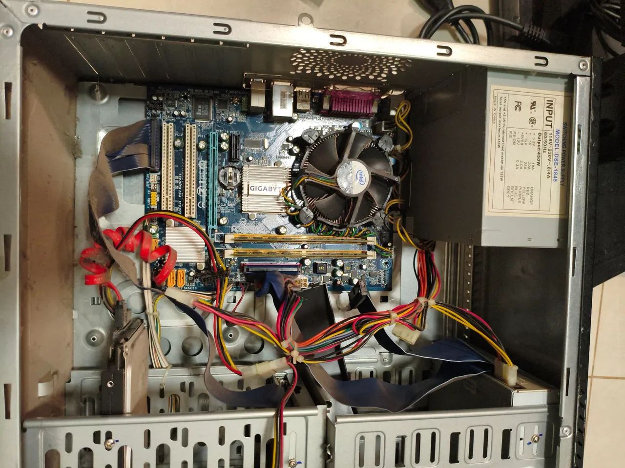 Cpu Pentium 4gb DDR2 80gb HD 