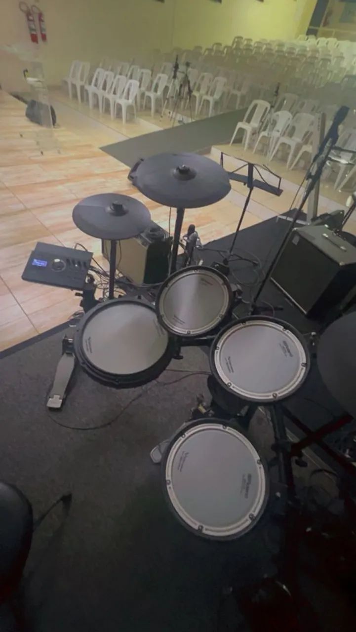 Vendo Bateria Eletrônica Roland TD17Kv - Foto 3