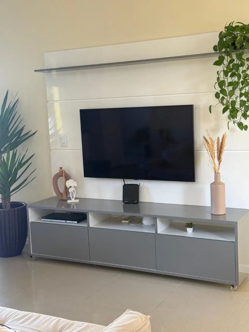 Rack e Painel, 100% MDF, laca, 2,20 de largura