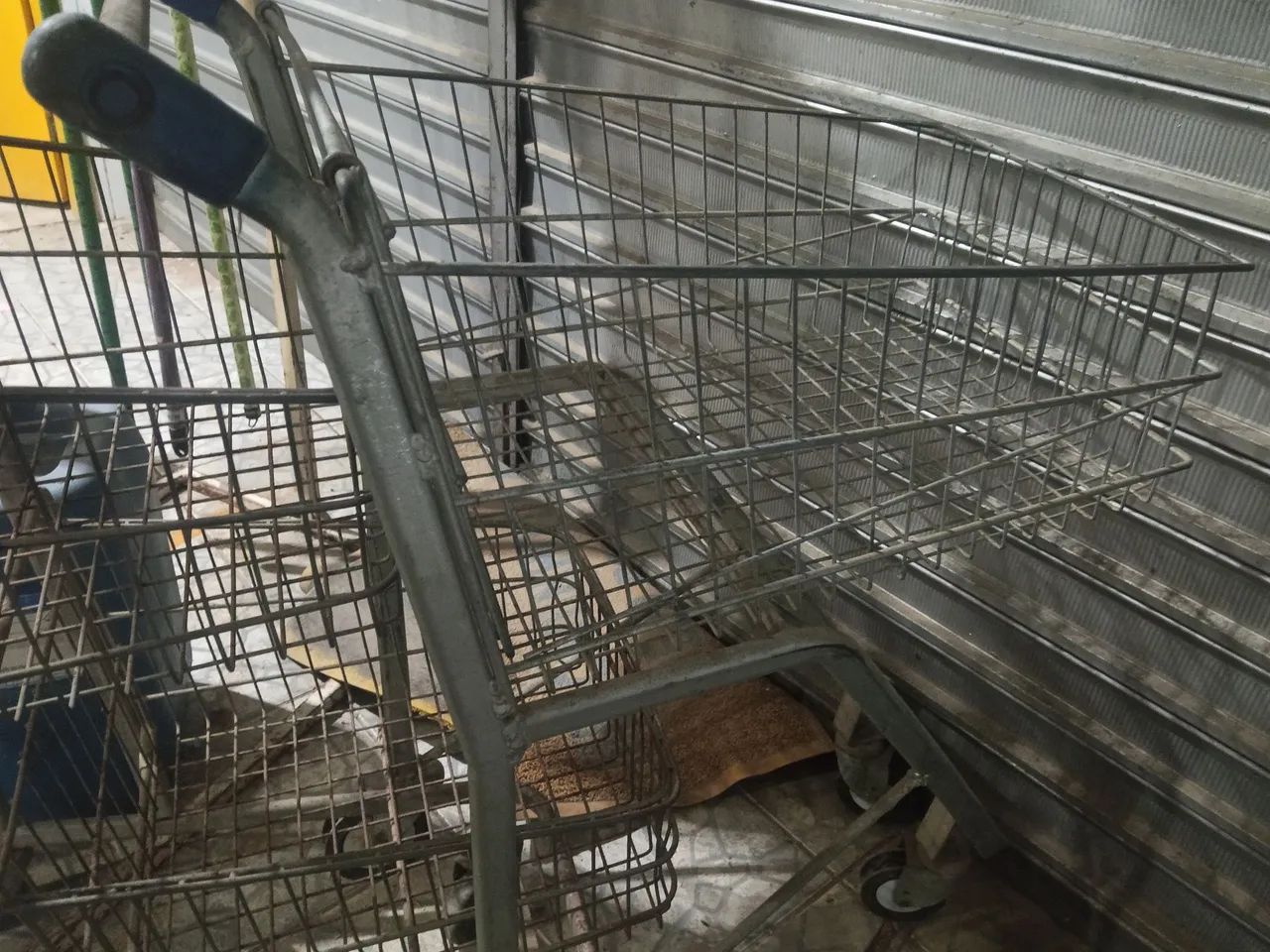 Vende-se carrinho para mercadinho