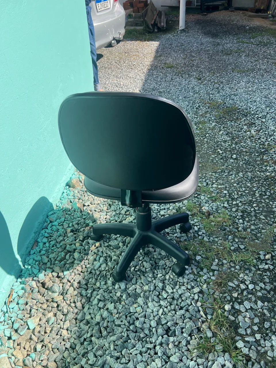Vendo cadeira para escritório com rodinhas - Foto 2