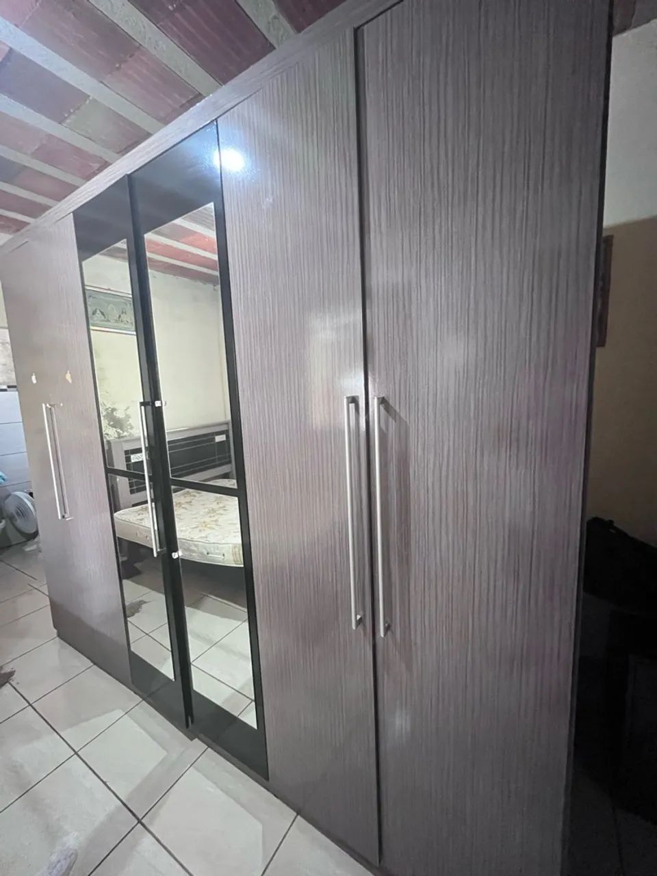 Guarda roupa 6 portas
