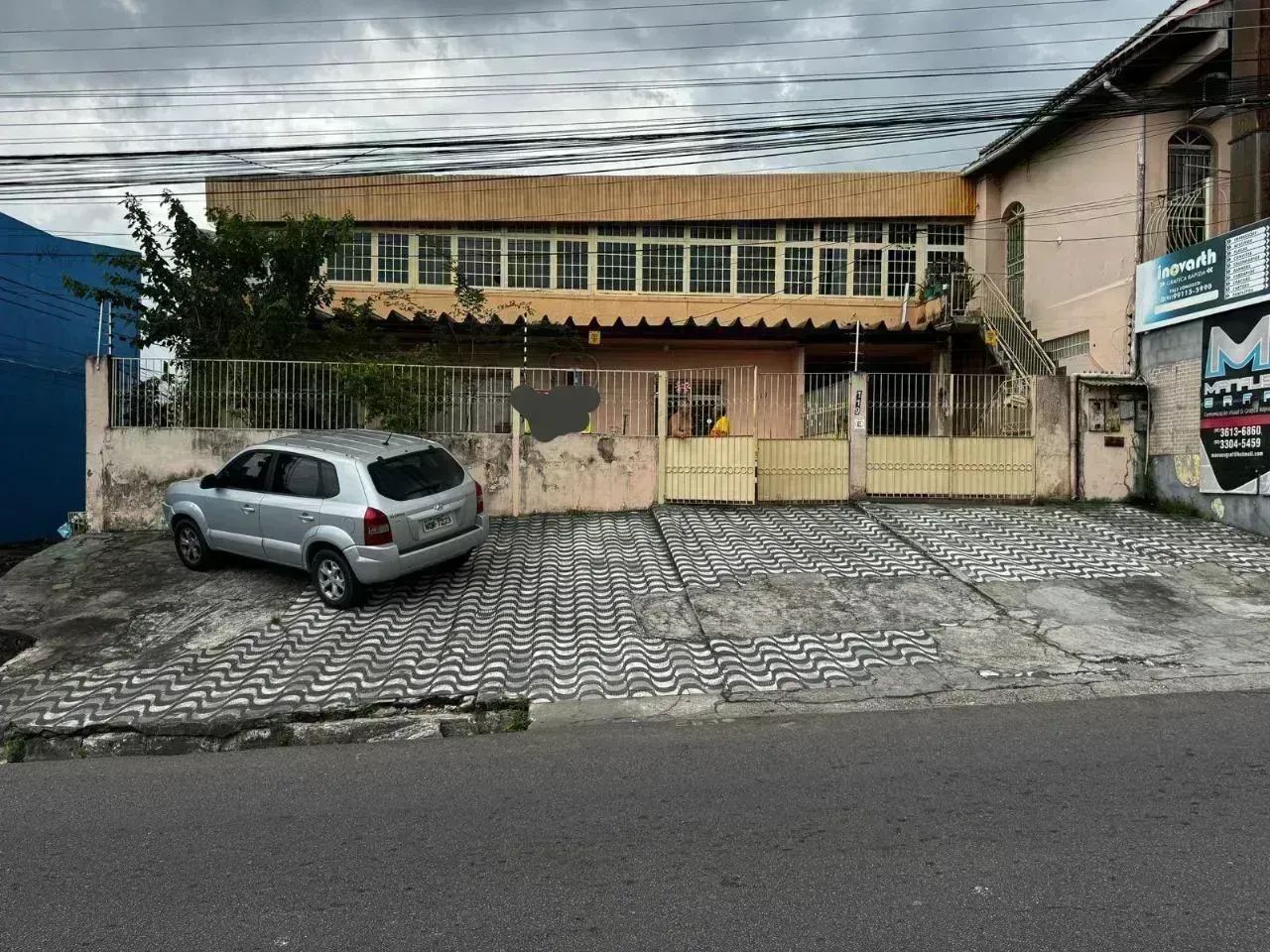 CASA NA AVENIDA TEFÉ DE ESQUINA COM 300m² - JAPIIM I