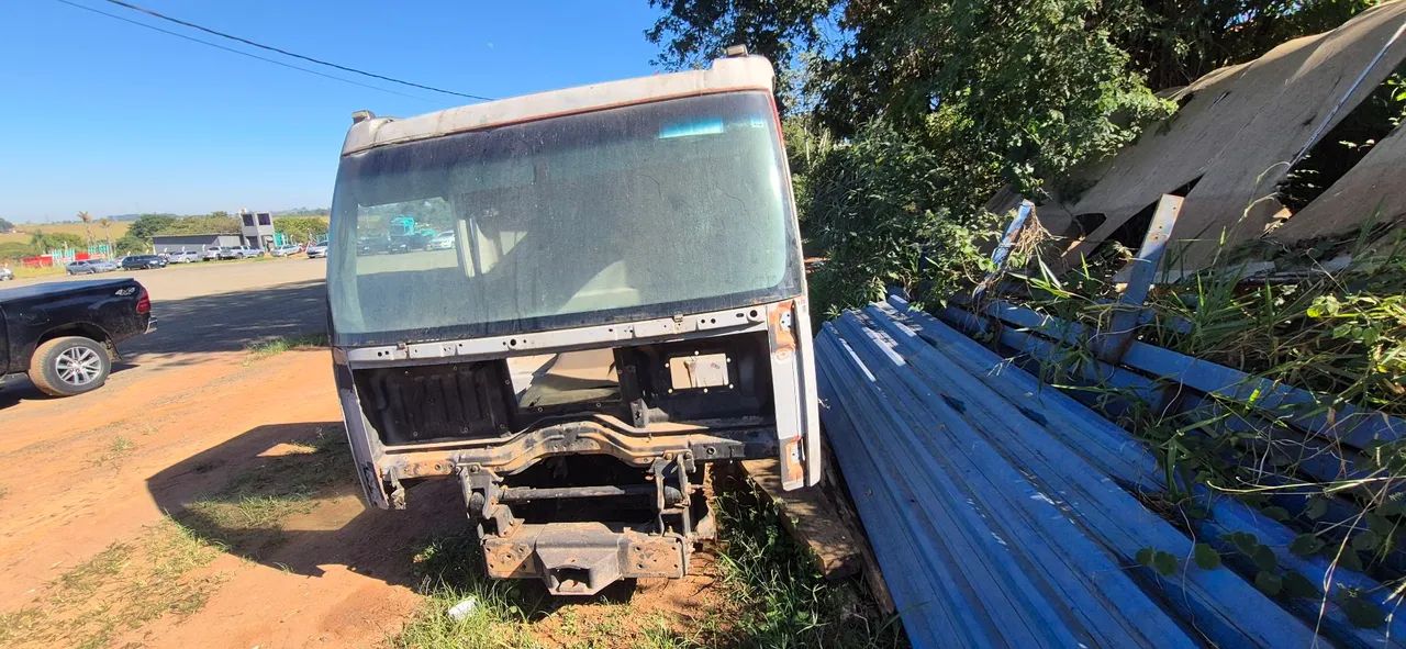 Vendo uma cabine do ford cargo  - Foto 2