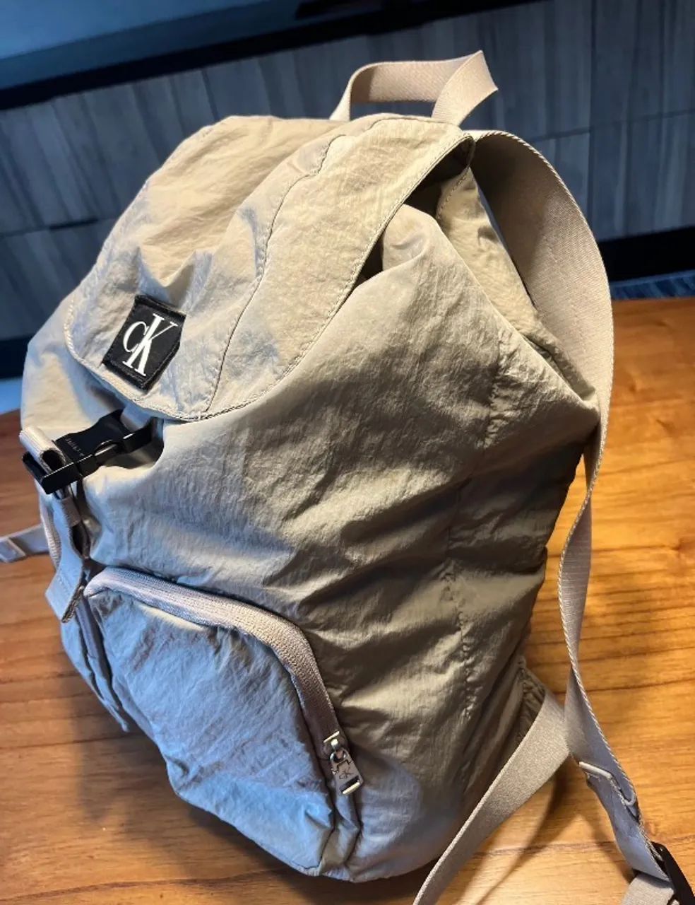 Mochila Calvin Klein nylon cinza claro  - Foto 5