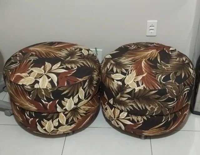 PUFFS E SOFÁ
