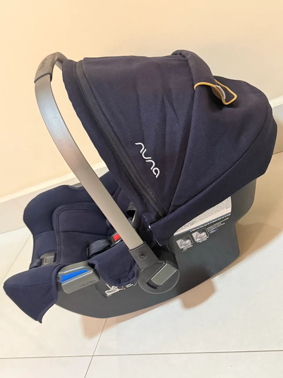 Bebê conforto Nuna Pipa com base isofix