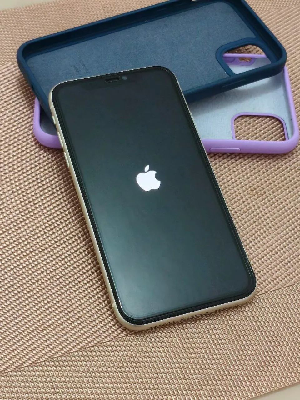 Apple iPhone 11 - Branco - Foto 3