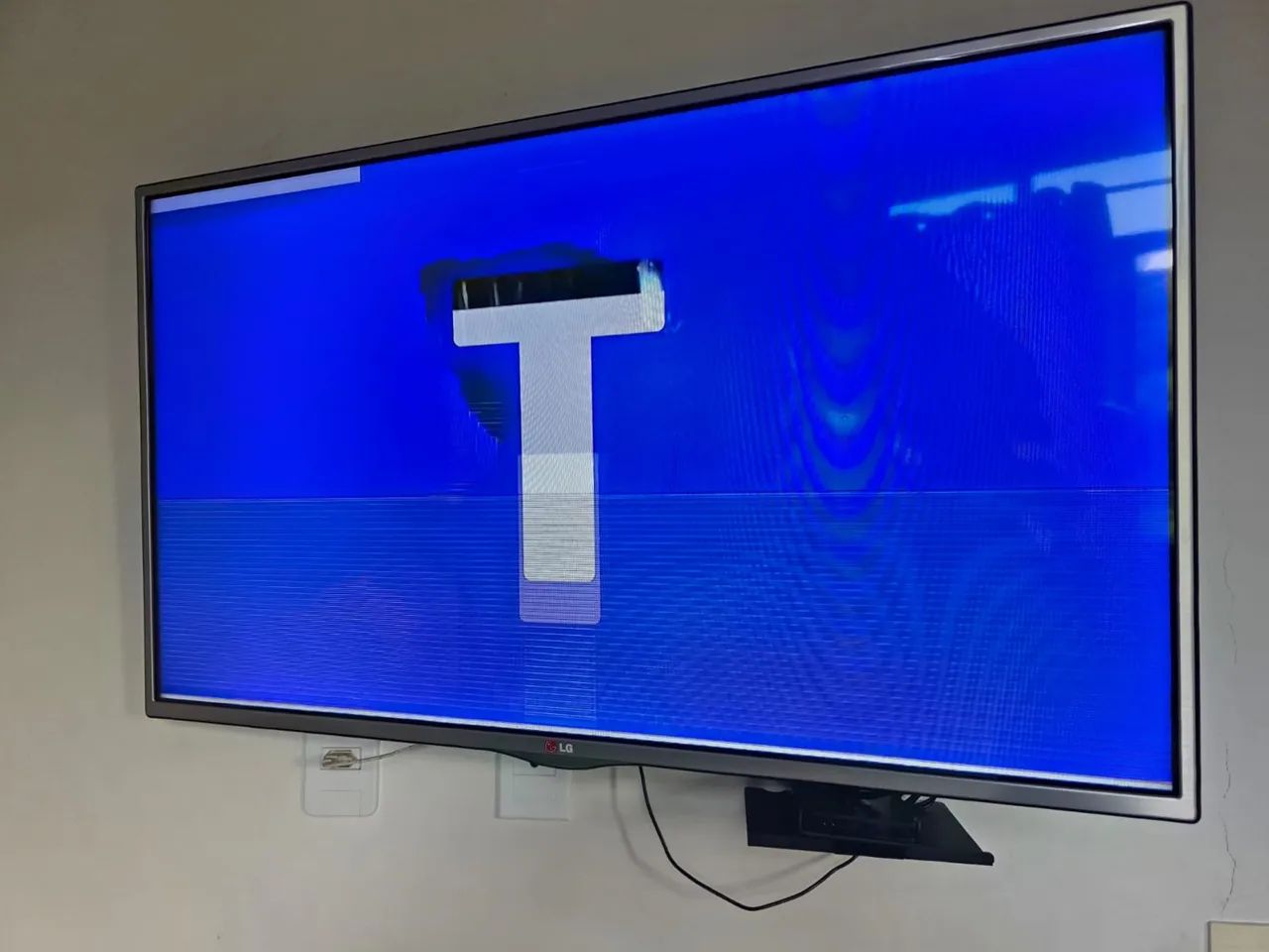 TV LG LED 42/47? - Liga normal, com defeito no backlight - Foto 3