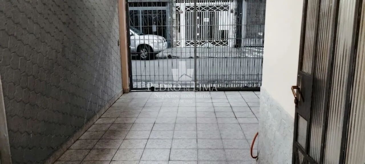 Casa de 3 Dormitórios com Edícula e 10 Vagas Próximo ao Metrô Carrão