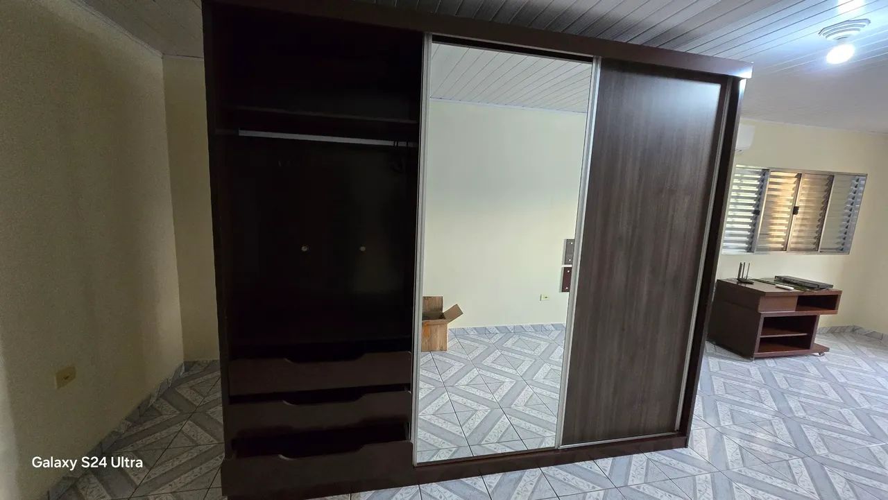 Guarda roupas de casal grande de mdf com espelho 