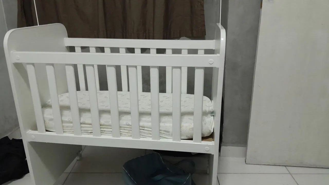 Berço com colchão 