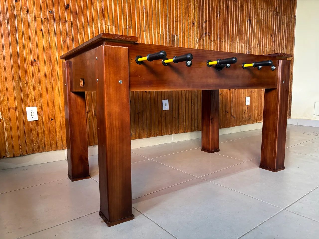 Mesa toda em madeira maciça  - Foto 2