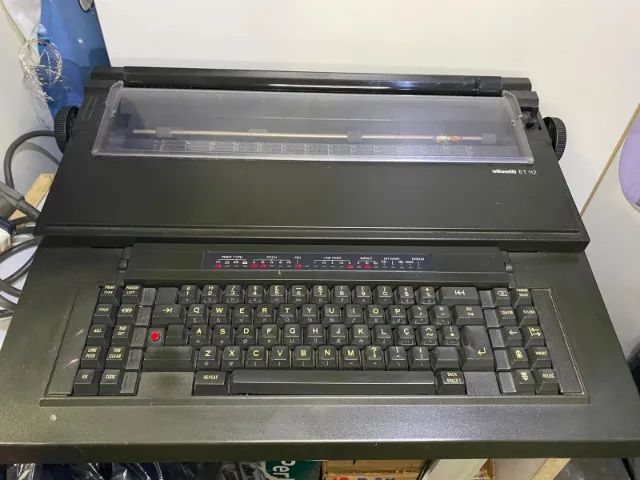 Máquina de escrever elétrica Olivetti ET112  - Foto 3