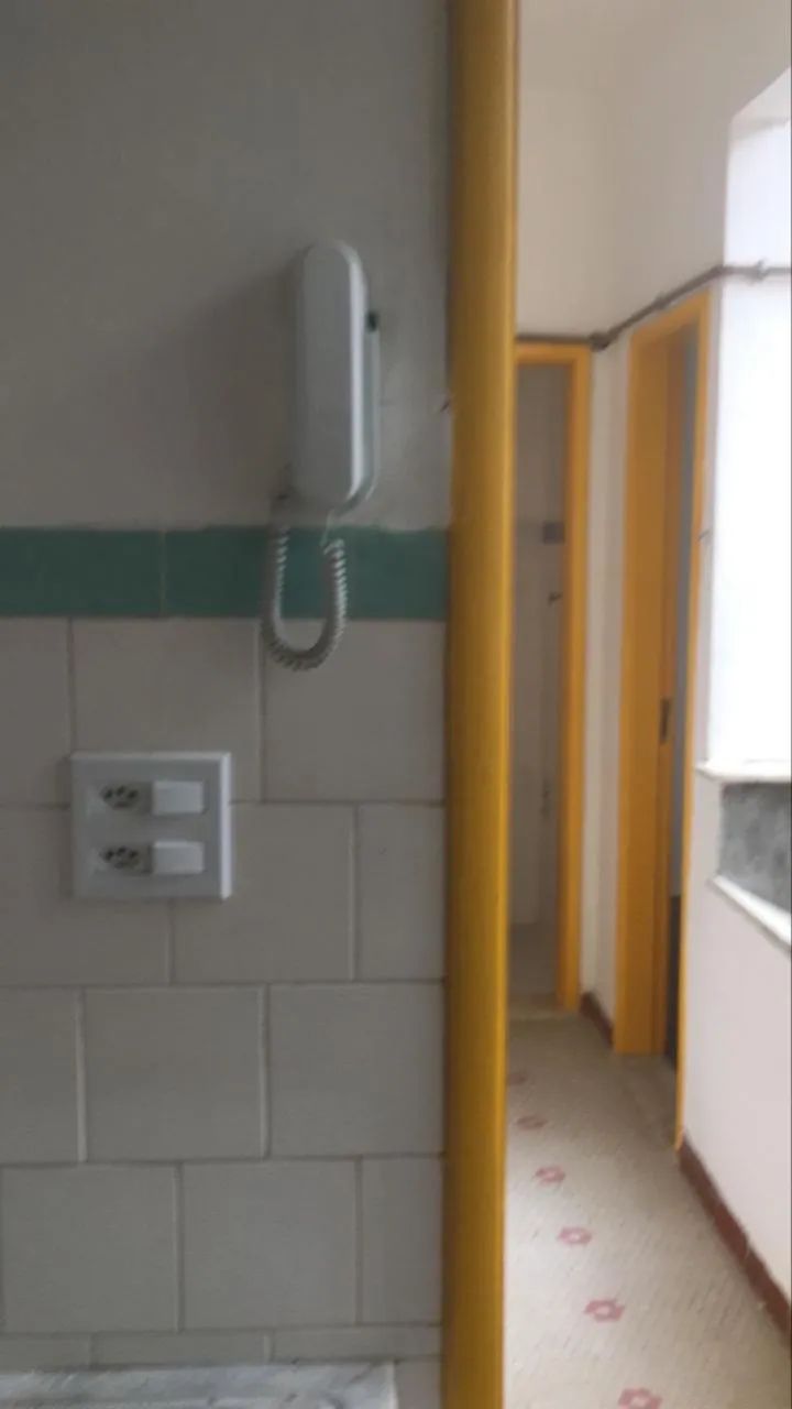 Quarto na General Andrade Neves 