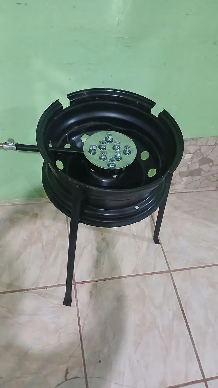 Vendo esse fogão para disco de arado e tacho novo