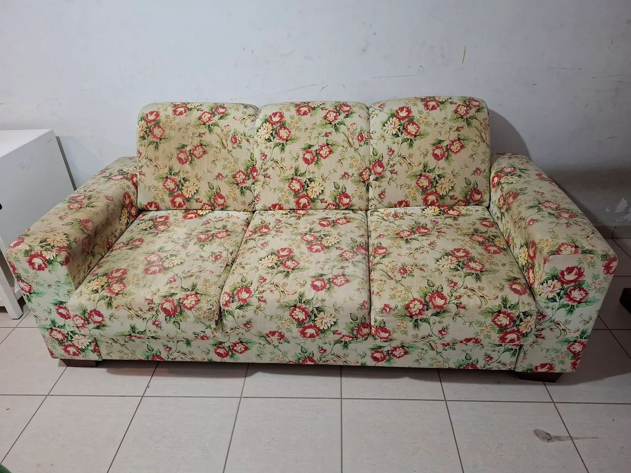 Sofa 3 lugares (precisa LAVAR)