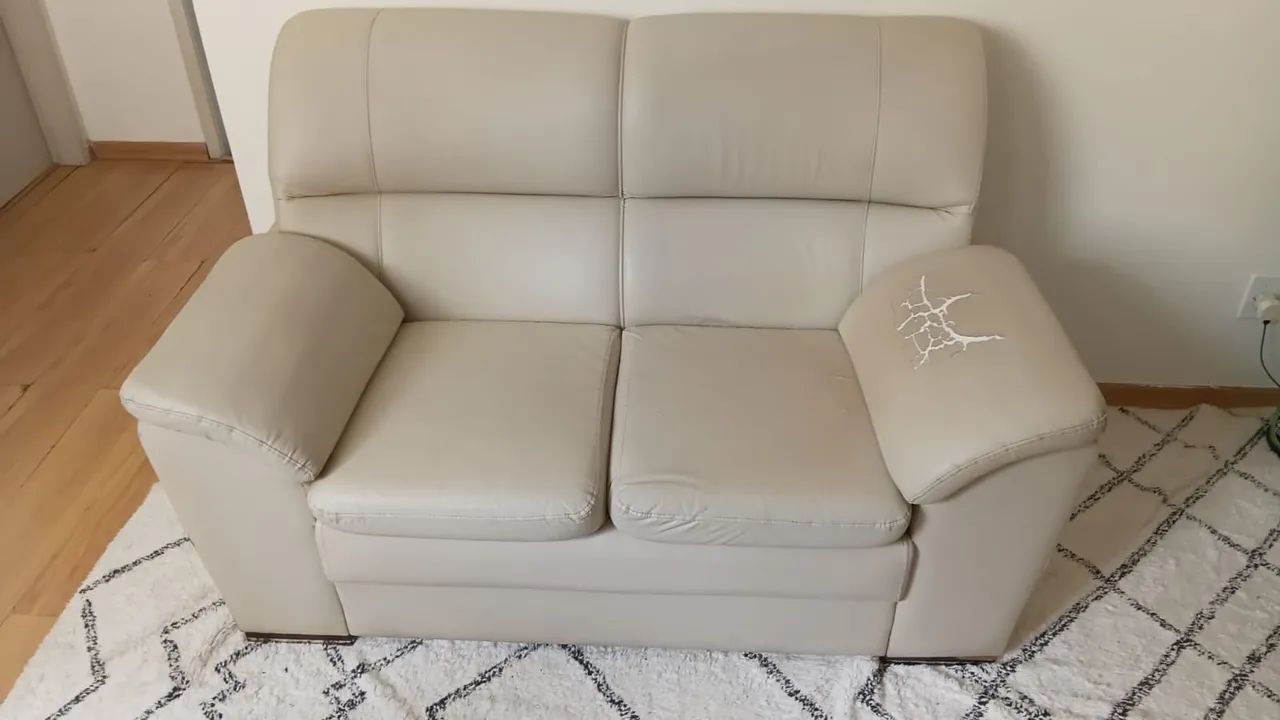 Sofá com pequeno defeito